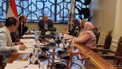 نقيب التمريض يناقش مع وزير المالية مضاعفة بدل الأماكن الحرجة والنوبتجيات