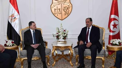 وزير الداخلية يصل إلى تونس للمشاركة بأعمال الدورة الـ41 لمجلس وزراء الداخلية العرب | صور