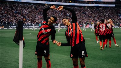 صحيفة ألمانية: ليفربول مهتم بضم عمر مرموش الصيف المقبل