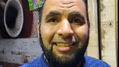 ولاعة وكوباية ماية.. صاحب أقدم محمصة بن بطنطا يوضح طرق اختبار البن المغشوش | بث مباشر 