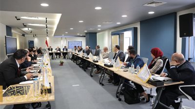 أولى جلسات الحوار الاقتصادي.. مناقشة توفير النقد الأجنبي ومعوقات قطاعي الصناعة والسياحة