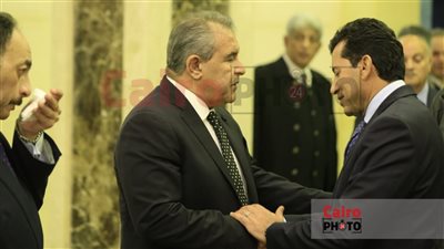 وزير الرياضة يقدم واجب العزاء في والدة زوجة طاهر أبو زيد | بث مباشر