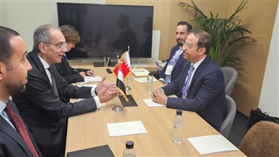 وزير الاتصالات يبحث مع نظيره بالبحرين سبل التعاون في مجالات التحول الرقمي 