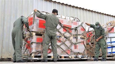 جسر جوى.. مصر تواصل إسقاط المساعدات الإنسانية والإغاثية اليومية على شمال قطاع غزة