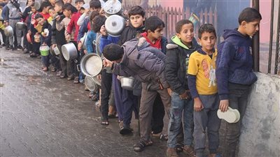بعد وفاة طفلين بسبب سوء التغذية.. مسئول أممي: 576 ألف فلسطيني معرضون للموت بسبب الجوع