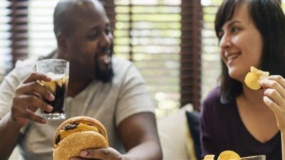 دراسة: العيش بالقرب من مطاعم الوجبات السريعة يزيد من خطر الإصابة بقصور القلب