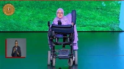 طالبة من ذوي الهمم لـ الرئيس السيسي: أنت معجزة مصر