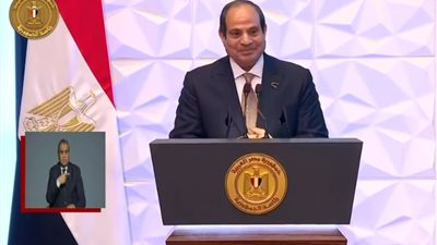 السيسي لـ محافظ البنك المركزي: أول مرة أشوفك بتضحك.. الفلوس جت لك واتحولت خلاص