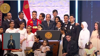 عاوز أطلع مع إبراهيم فايق.. السيسي يستجيب لطفل من قادرون باختلاف 