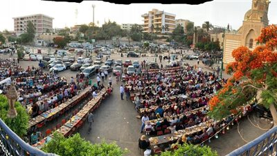 3000 وجبة يوميًا.. صناع الخير تشارك في تنظيم أكبر مائدة رحمن بميدان السيدة نفيسة