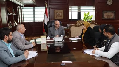 محافظ بني سويف يوجه بصرف إعانة مالية وتوفير مصدر دخل ثابت لأرملة تعول 3 أبناء 