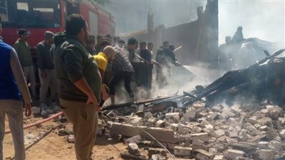 اندلاع حريق بورشة أخشاب بأسيوط| صور