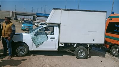 إصابة شخصين في حادث مروري على طريق السويس