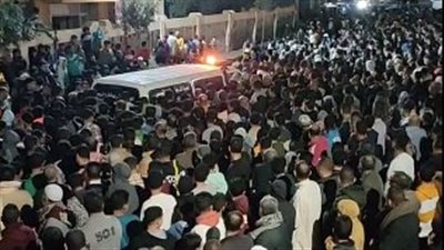 خلاص هتسيبني لوحدي.. أنهيار أسرة الضحية الخامسة من ضحايا معدية نكلا خلال تشييع جثمانه| بث مباشر  