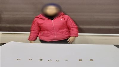 استخدمت حيلة شيطانية.. ضبط ربة منزل بتهمة سرقة كروت الـATM من المواطنين بالقاهرة