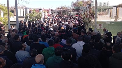 كان يطعم المعتمرين بالحرم.. جنازة مهيبة لوالد النائب أحمد فرغلي ببورسعيد| صور 