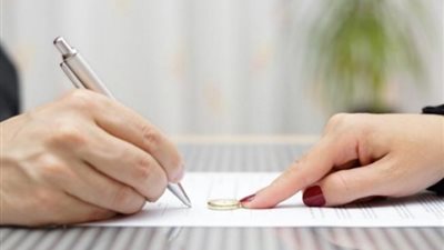 خراب بيوت أم تأمين للمرأة؟.. وثيقة تأمين مخاطر الطلاق في نظر رجال الدين 