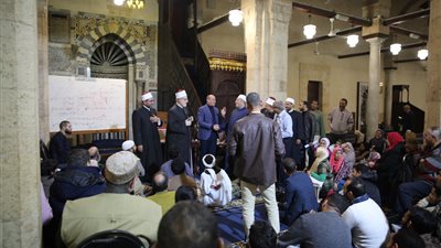 لاستقبال شهر رمضان.. الضويني يتفقد أعمال الصيانة والإنارة بالجامع الأزهر