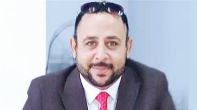 الناس للناس.. طبيب بقنا يرفع شعار الكشف مجانًا كل خميس في رمضان