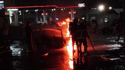 العناية الإلهية تنقذ من وقوع كارثة إثر اشتعال سيارة قرب محطة أسوان