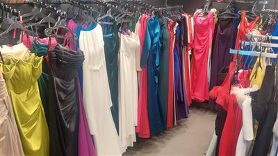 رفضا إعطاء البيانات لـ لجنة التراخيص.. غلق وتشميع محلي فساتين بمدينة نصر 