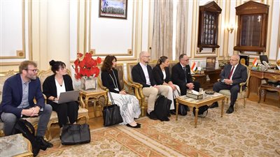 رئيس جامعة القاهرة يعلن حصول كلية التمريض على الاعتماد الدولي من هيئة AHPGS الألمانية