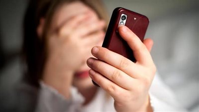 بصور Ai.. فتاة تستغيث من تعرضها لابتزاز إلكتروني في المحلة