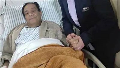 عايز أودعه بنفسي.. تأجيل جنازة حلمي بكر 24 ساعة لحين وصول نجله من السفر | بث مباشر