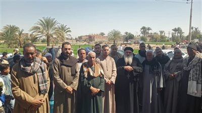 مصر الحلوة.. راعي كنيسة المراشدة يشارك في افتتاح مسجد بقنا | صور