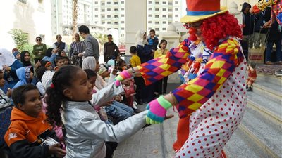 جبر الخواطر.. نجوم الفن يشاركون أطفال أورام قنا فرحتهم في مسرح الجنوب