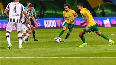 محمد شريف يشارك في تعادل الخليج والشباب بالدوري السعودي