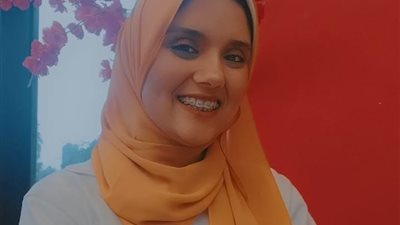 سباق أصدقاء يقود شابًّا لصدم عشرينية بسيارته بالتجمع الخامس.. والأب: بنتي في غيبوبة ومش هسيب حقها