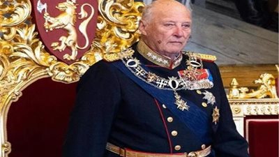 بعد خضوعه لجراحة في القلب.. ملك النرويج يعود لـ بلده عقب العلاج في ماليزيا