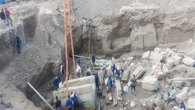 تابوت وقطع تاريخية.. كشف أثري جديد خلال إنشاء مستشفى بنها الجديد | صور