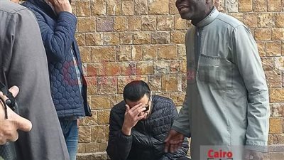 انهيار مصطفى كامل.. وصول جثمان الموسيقار حلمي بكر إلى مسجد السلام لأداء صلاة الجنازة عليه | بث مباشر