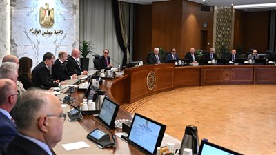 بحضور رؤساء 10 جامعات مجرية.. رئيس الوزراء يعقد اجتماعًا مع وزير الثقافة والابتكار المجري