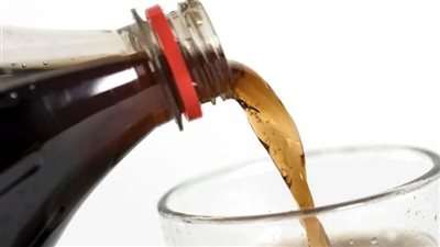تناول عبوة مشروب غازي يوميًا يزيد من خطر الإصابة بالسكتة الدماغية والخرف | دراسة 