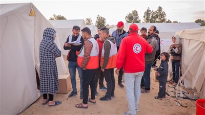 الهلال الأحمر المصري: نوفر الاحتياجات الطبية لنازحي مخيم خان يونس 2