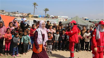 بمشاركة مصرية.. الهلال الأحمر الفلسطيني ينظم أنشطة ترفيهية للأطفال برفح الفلسطينية | صور