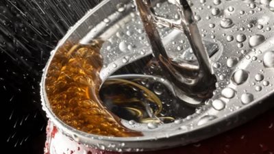 خبراء يحذرون: 3 أطعمة ومشروبات يومية تزيد خطر الإصابة بالخرف