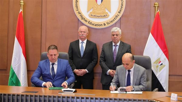 جانب من توقيع مذكرة