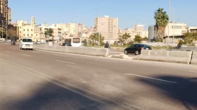 عودة الحركة المرورية بطريق المحمودية بالإسكندرية بعد إصلاح كسر ماسورة المياه الرئيسية| بث مباشر 