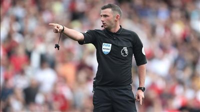 مايكل أوليفر حكما لمواجهة برشلونة وباريس سان جيرمان في دوري أبطال أوروبا