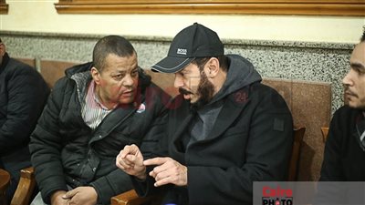 مصطفى شعبان أول الحاضرين في عزاء شقيقة المخرج مجدي الهواري| بث مباشر