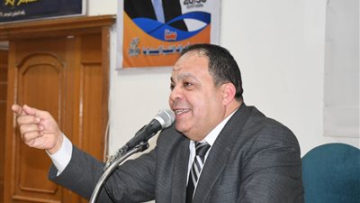 في أول اجتماع له.. مدير تعليم الكبار: قادرون على محو الأمية في قرى ونجوع مصر