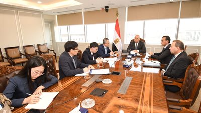 وزير الإسكان والقائم بأعمال السفير الصيني يبحثان موقف المشروعات المشتركة مع الشركات الصينية
