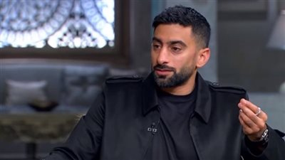 أنس بوخش يعلن تأجيل عرض برنامجه AB talks حدادا على شهداء رفح