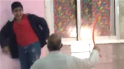 مصدر بالتعليم عن واقعة ضرب طالب داخل الفصل بشكل غير آدمي: هيتحاسب بالقانون