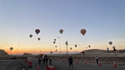 1100 سائح يحلقون بسماء الأقصر على متن 40 رحلة بالون طائر
