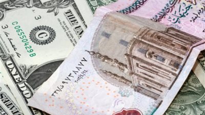 الدولار يحافظ على استقراره أمام الجنيه.. يلامس 48 جنيهًا